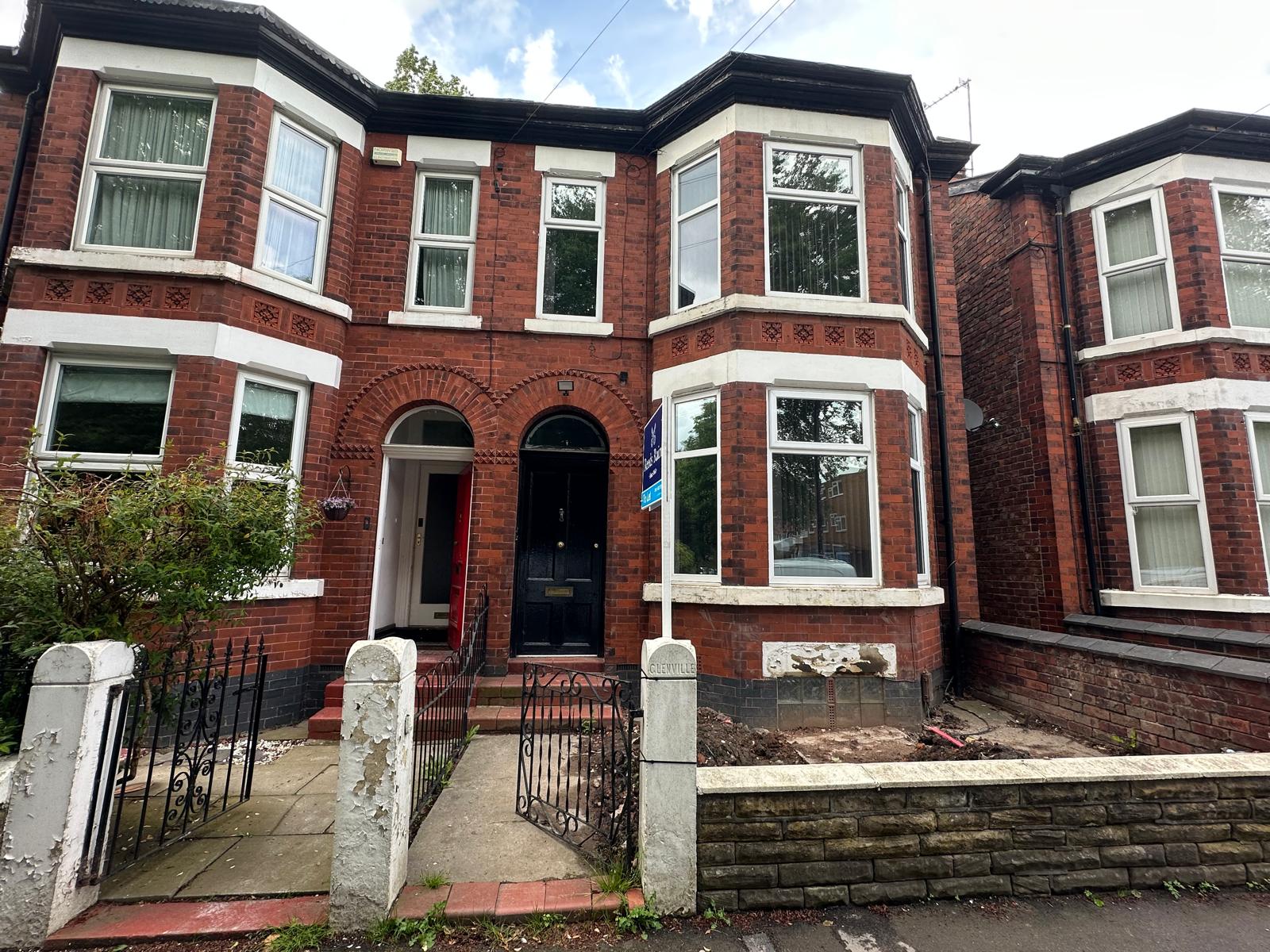 1 Bed Studio Flat To Let in Davenport - Kennerley Road, Davenport, SK2 - £1,000 PCM